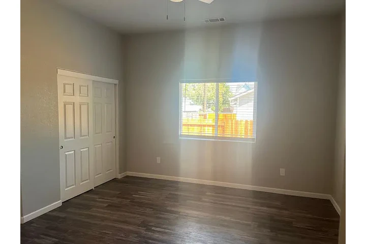 $1450 : Newly Remodeled! This 3 bedroo image 4