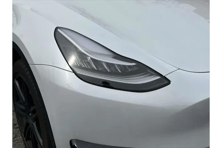 $27995 : Tesla Model Y 2023 AWD Long image 9