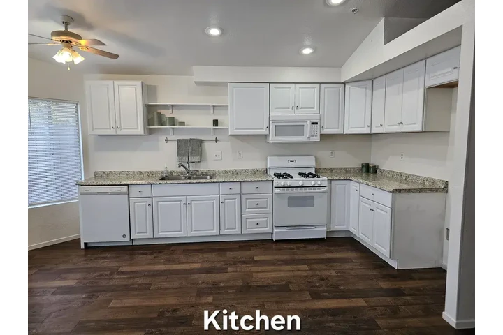 $1200 : Fontana - SINGLE FAMILY HOME image 4