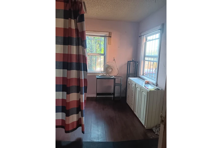 $850 : Espacio de Renta image 3