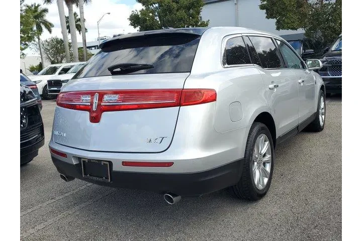 $15990 : Lincoln MKT 2018 Premiere 4d image 6