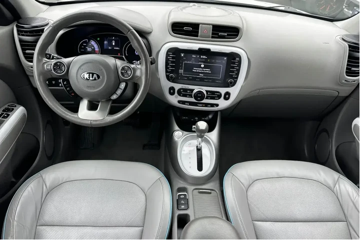 $10977 : Kia Soul EV 2017 + 4dr Cross image 3