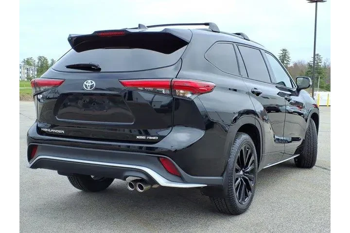 $39892 : Toyota Highlander 2023 AWD L image 3