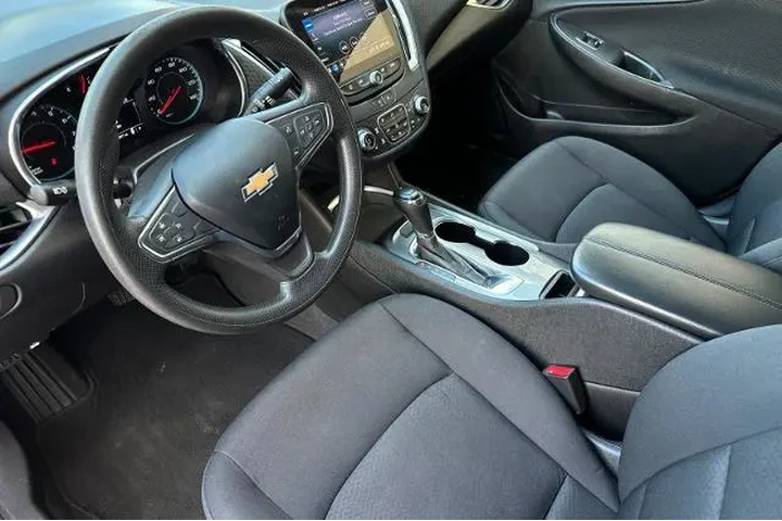 $15993 : Chevrolet Malibu 2020 LT 4dr image 10