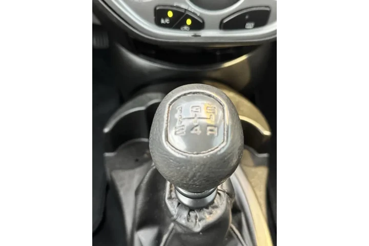 $4900 : 2007 Focus ZX3 SES image 7
