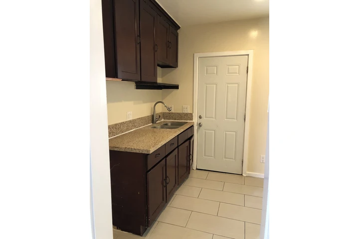 $1495 : Single, 1st floor, Los Angeles image 1