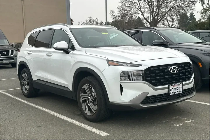 $22990 : Hyundai SANTA FE 2023 SEL 4d image 2