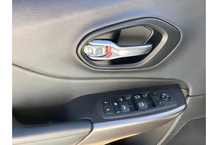 $24900 : Jeep Cherokee 2022 4x4 Latit image 10