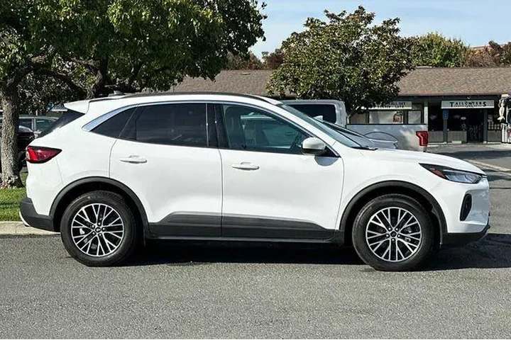 $24998 : Ford Escape Plug-In Hybrid 2 image 7