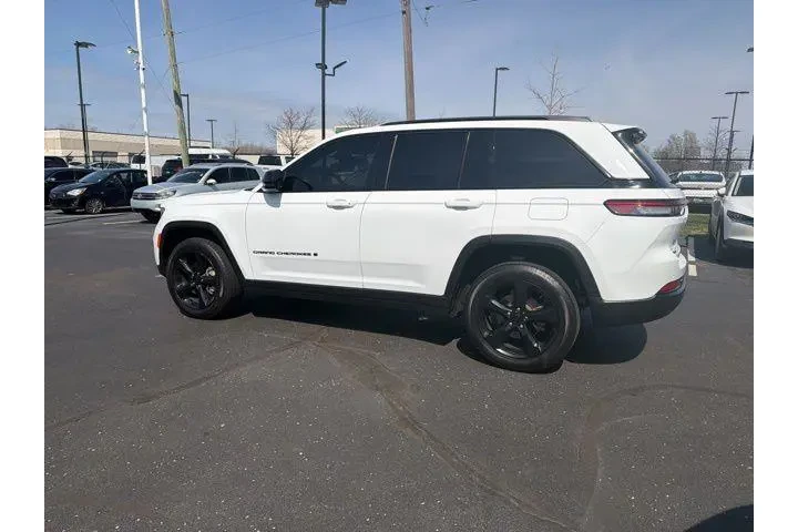 $31980 : Jeep Grand Cherokee 2023 4x4 image 8