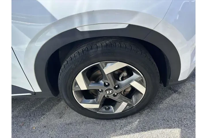 $17499 : Hyundai VENUE 2022 Limited 4 image 6