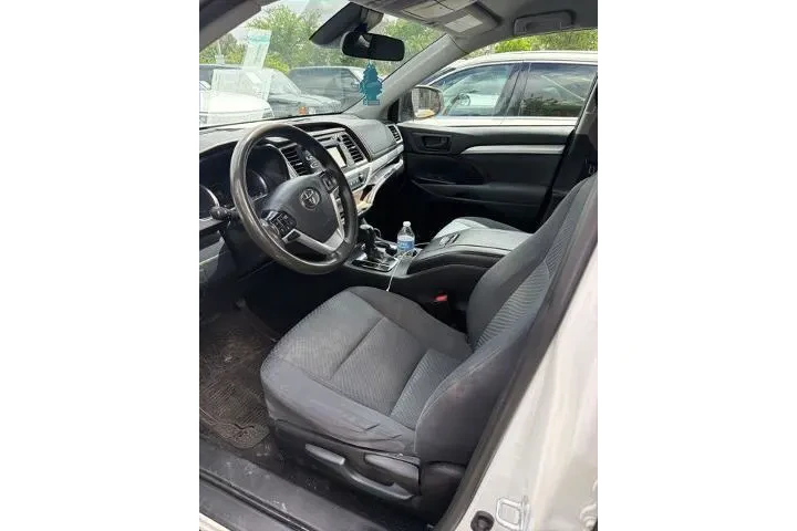 $11990 : Toyota Highlander 2019 LE 4d image 3