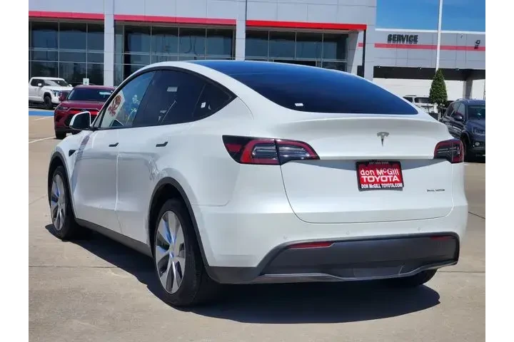 $27880 : Tesla Model Y 2021 AWD Long image 5