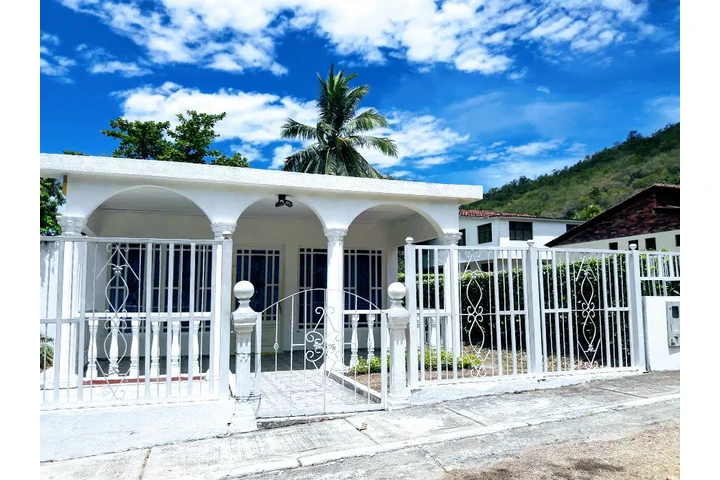 $190000000 : FABULOSA CASA CAMPESTRE image 1