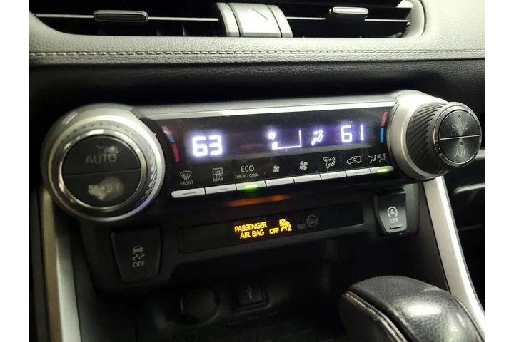 $20998 : Toyota RAV4 2021 AWD XLE 4dr image 8