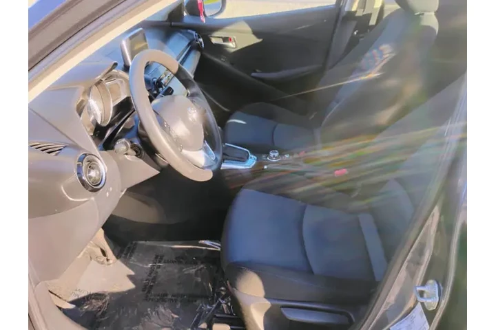 $13995 : 2018 Yaris iA image 9