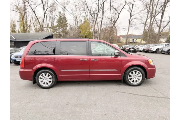 $11500 : 2012 Town and Country Touring image 8
