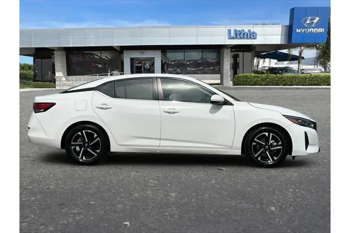 $17999 : Nissan Sentra 2025 SV 4dr Se image 9