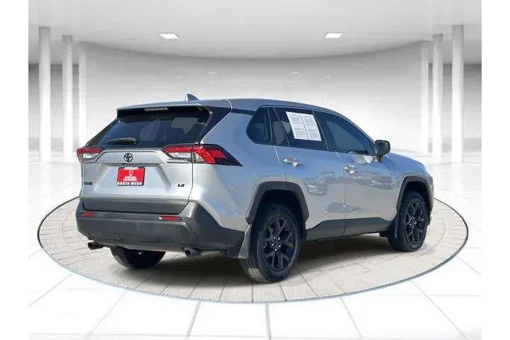 $22830 : Toyota RAV4 2023 LE 4dr SUV image 4