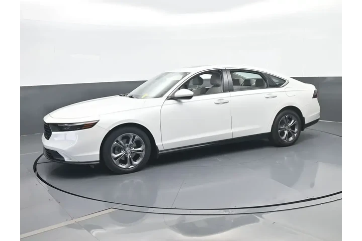 $25990 : Honda Accord 2023 EX 4dr Sed image 2