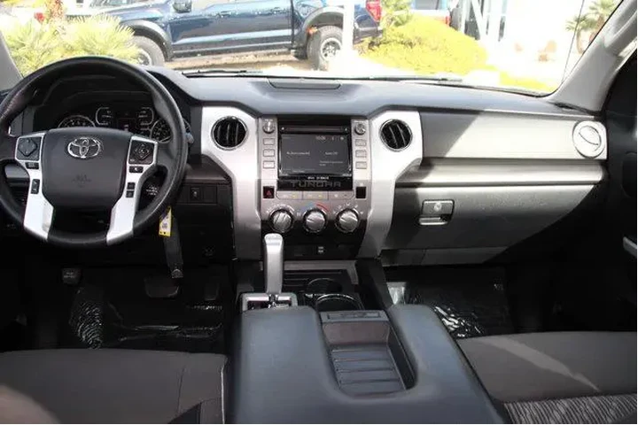 $38155 : Toyota Tundra 2019 4x2 SR5 4 image 8