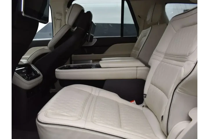 $38999 : Lincoln Navigator L 2021 4x4 image 10