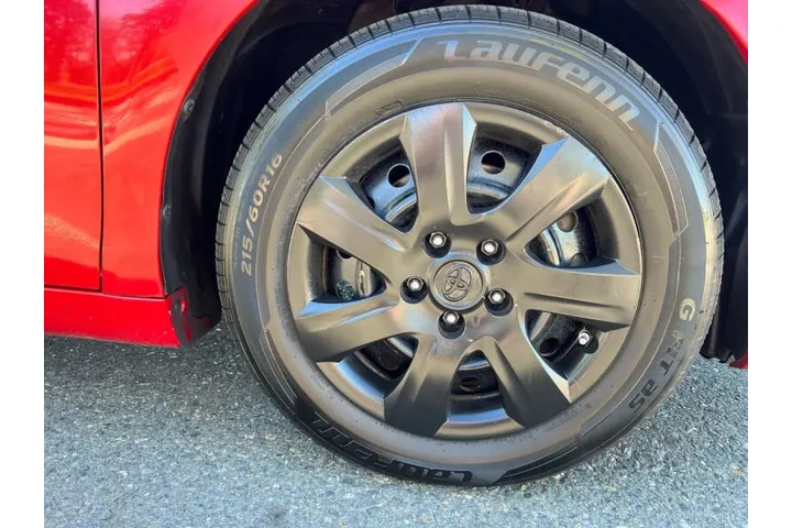 $10495 : 2011 Camry LE image 6