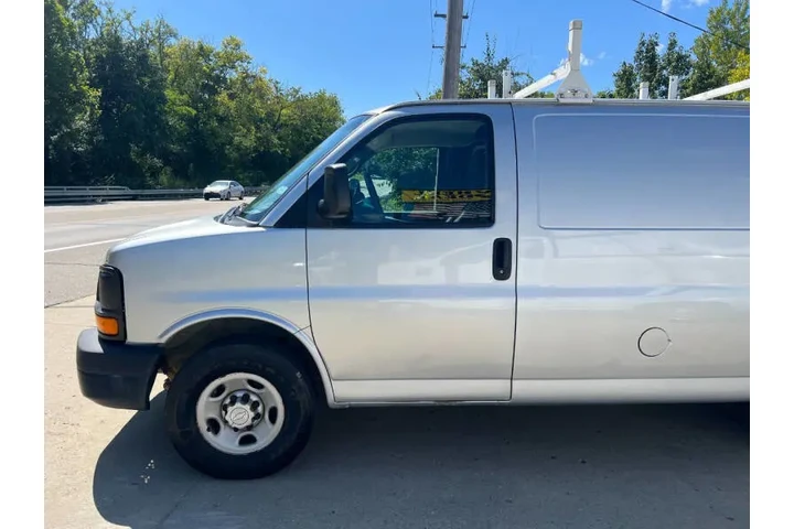 $9995 : 2014 Express 2500 image 10