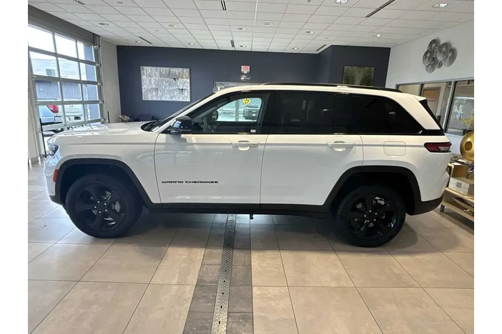 $29494 : Jeep Grand Cherokee 2023 4x4 image 6