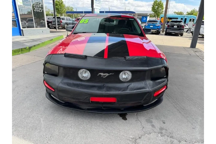 2005 Mustang V6 Deluxe Coupe image 2