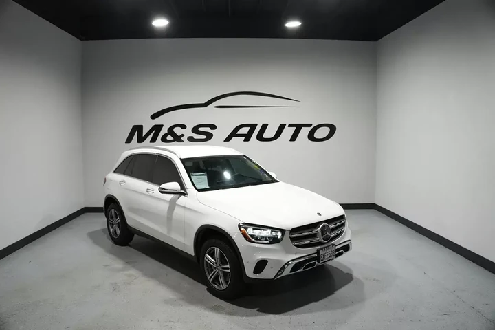 $21227 : 2021 GLC 300 4MATIC SUV image 4