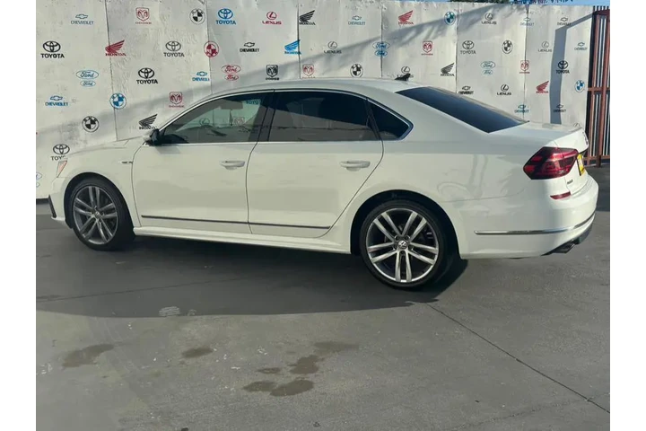 $9995 : 2017 Passat R-Line w/Comfort image 7