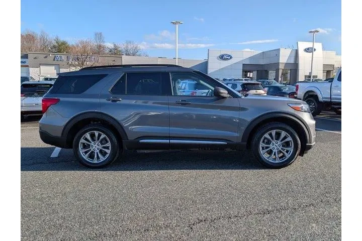 $27949 : Ford Explorer 2022 AWD XLT 4 image 2