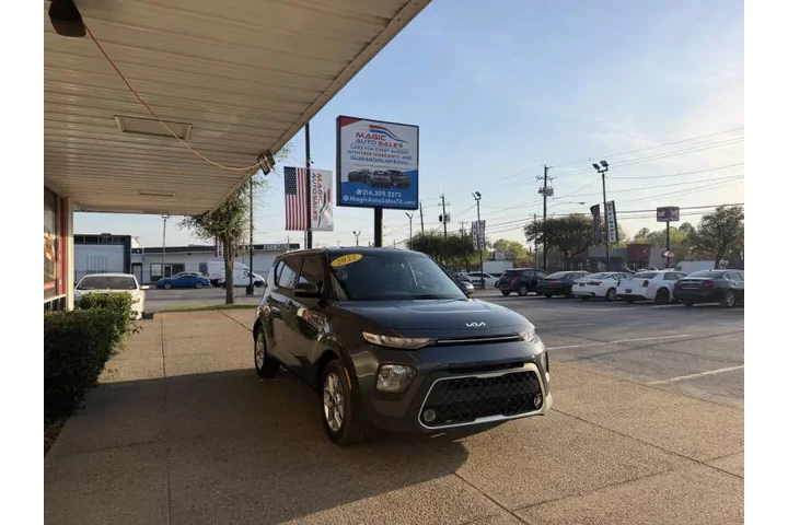 $15499 : 2022 Soul LX image 3