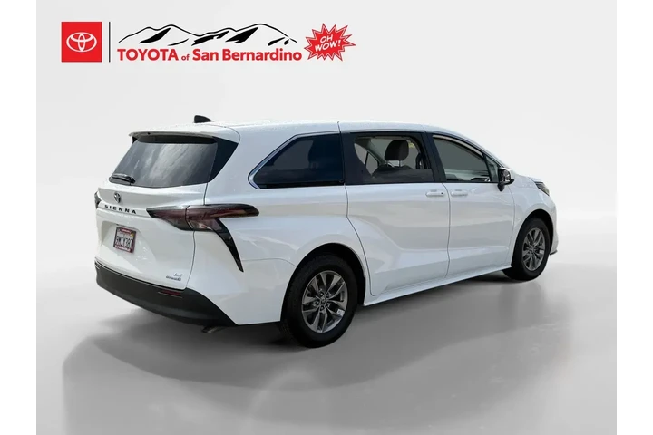 $39999 : Toyota Sienna 2023 LE 8-Pass image 5