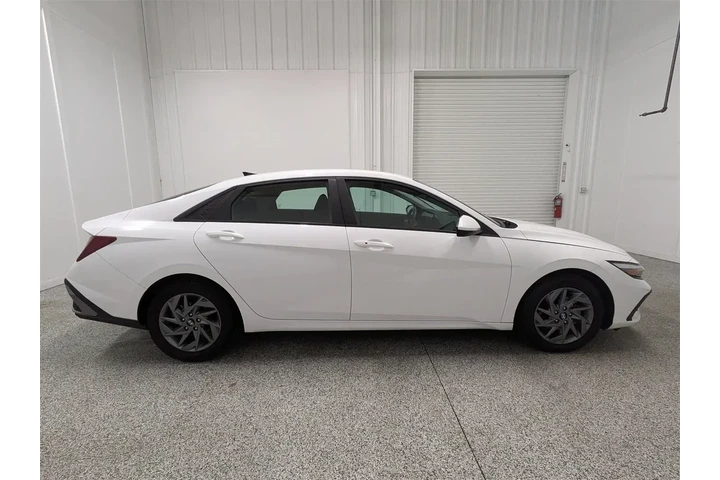 $20797 : Hyundai ELANTRA 2024 SEL 4dr image 3