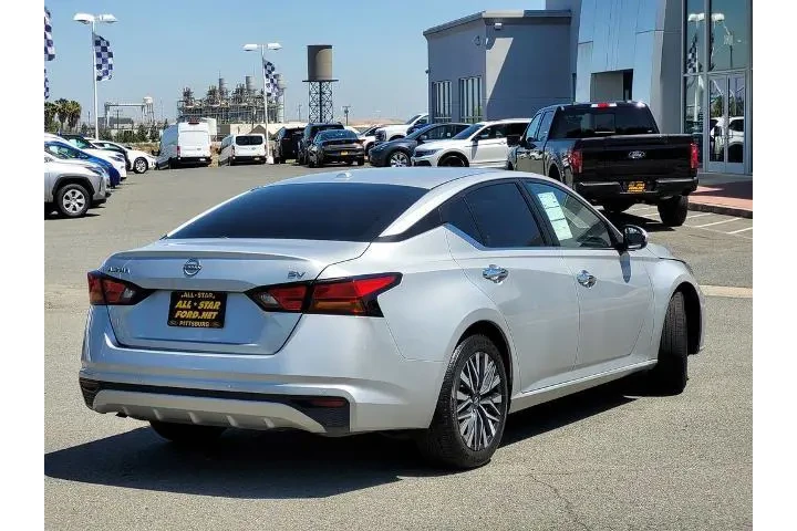 $17900 : Nissan Altima 2023 2.5 SV 4d image 4