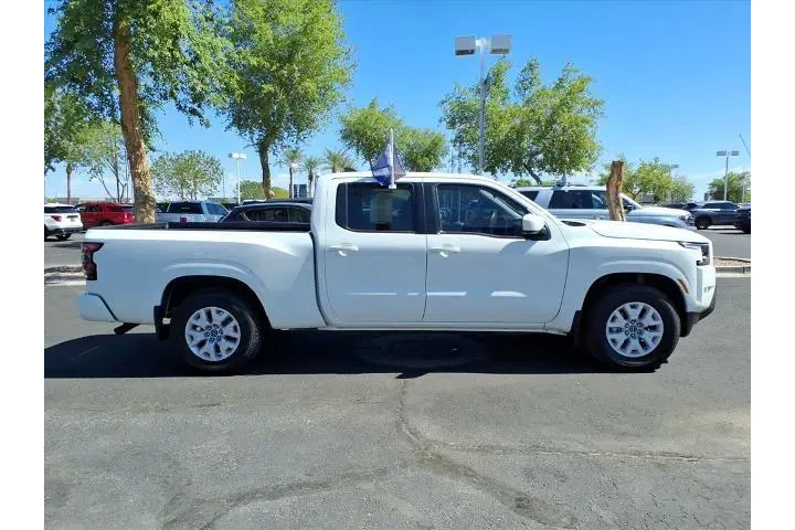 $28193 : Nissan Frontier 2022 4x2 SV image 3