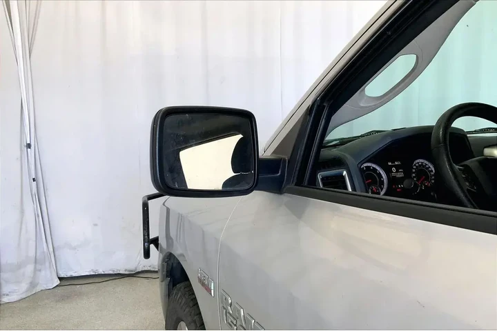 $17691 : Ram 1500 2017 4x4 SLT 4dr Cr image 10