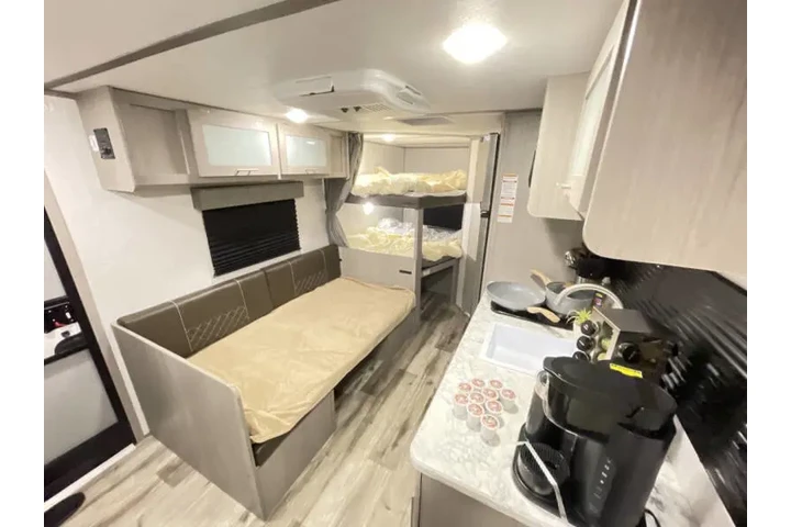 2022 Coleman DUTCHMAN 18BH image 4