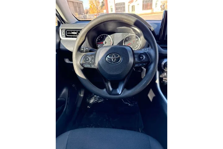 $17495 : 2019 RAV4 LE image 8