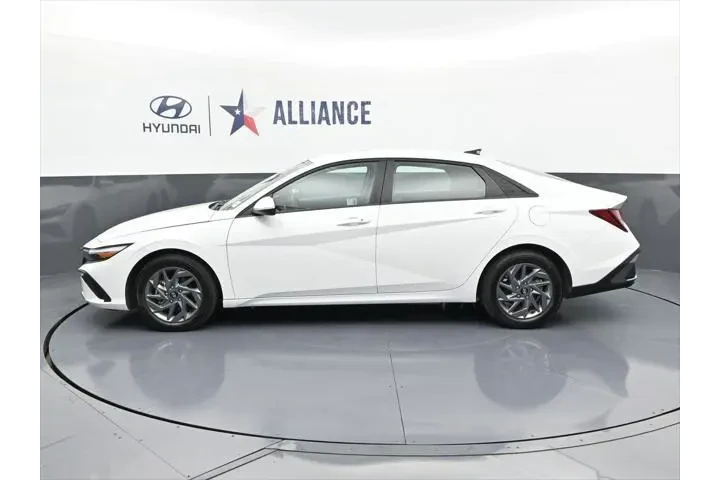 $22578 : Hyundai ELANTRA 2024 SEL 4dr image 4