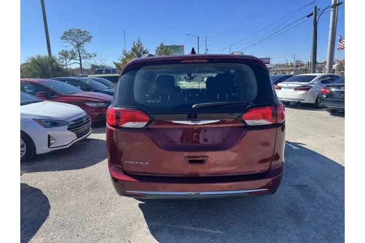 $10997 : 2019 Pacifica Touring L image 9