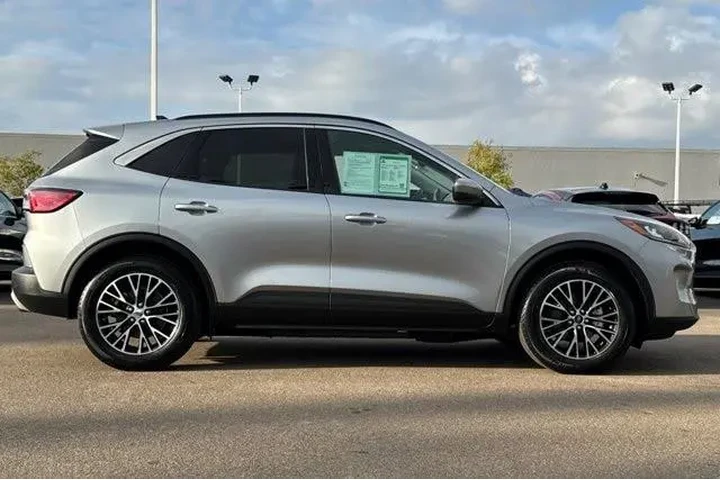 $22000 : Ford Escape Plug-In Hybrid 2 image 4