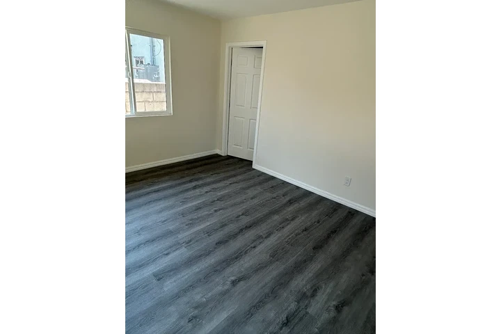 $1470 : Bell Gardens Renta Ready!! image 7
