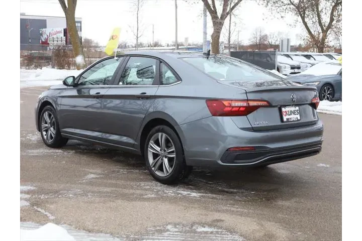 $19877 : Volkswagen Jetta 2024 SE 4dr image 7