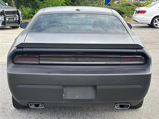 2012 DODGE CHALLENGER image 6