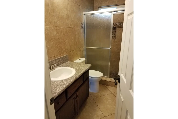 $1700 : 894 W G st. Colton Ca image 3
