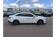 $23900 : Hyundai ELANTRA Hybrid 2024 thumbnail