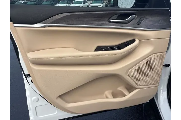 $32909 : Jeep Grand Cherokee 2023 4x2 image 9